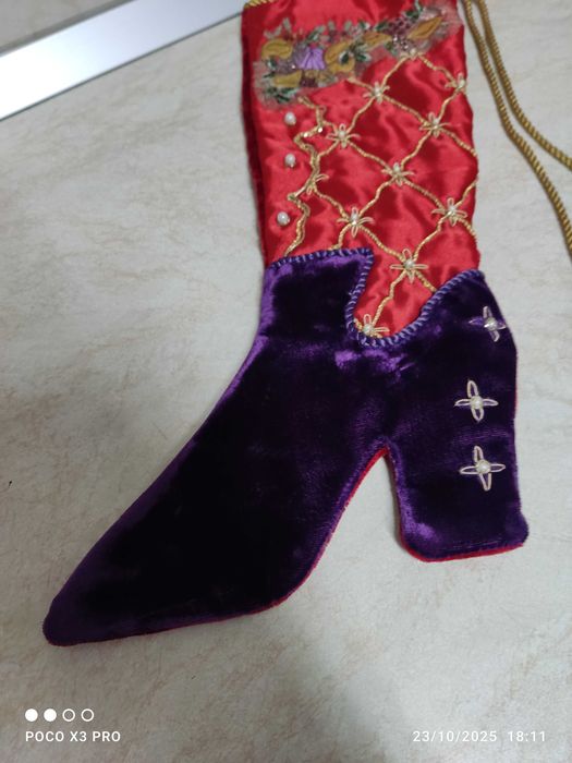 Ciorap decorativ brodat si cu margele pentru Craciun, 45cm