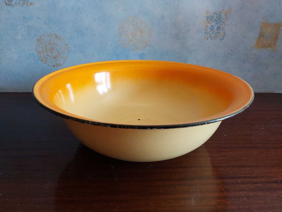 Кастрюли 15литр, 7литр, таз эмалирован.