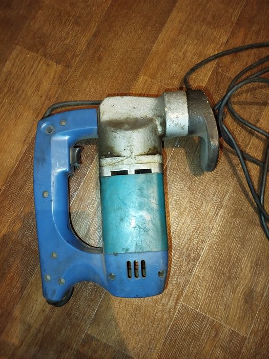 Продаю электроножницы по металлу