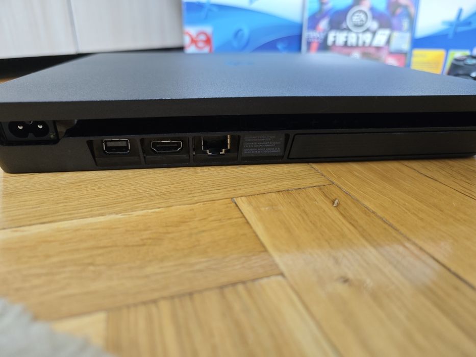 PlayStation 4 1TB + игра