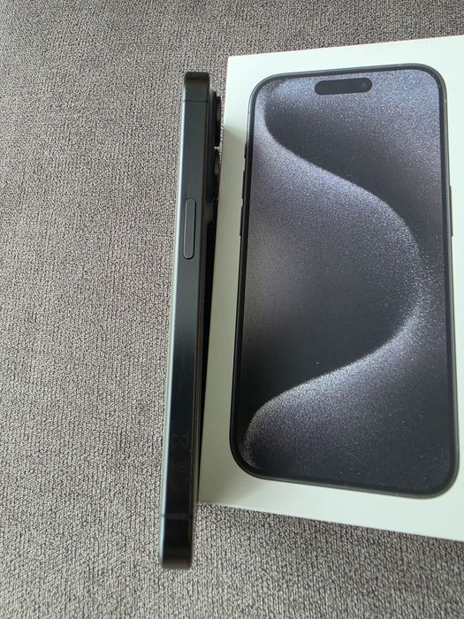 Iphone 15 pro с гаранция 256 gb Titanium Black
