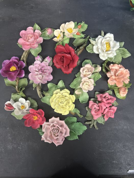 Колекция от 12 порцеланови рози,Capodimonte,Italy