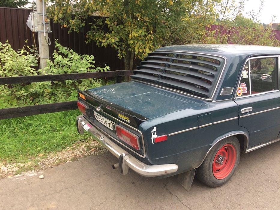 Продаю решётка на задний стекло семейство ваз  и антикрыло