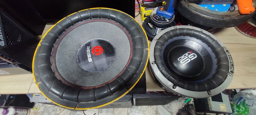 Vand subwoofer auto 12 inch helix si db distribuitor cabluri