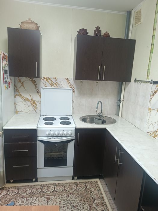 Продам кухонный гарнитур с мойкой