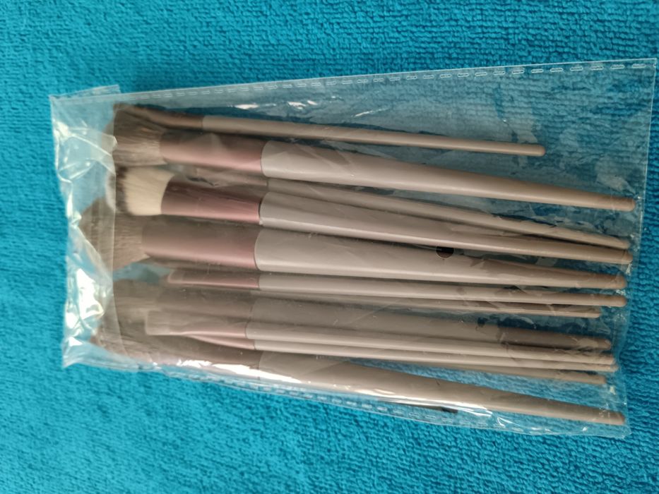 Vând Set 13 Pensule pentru Machiaj Noi