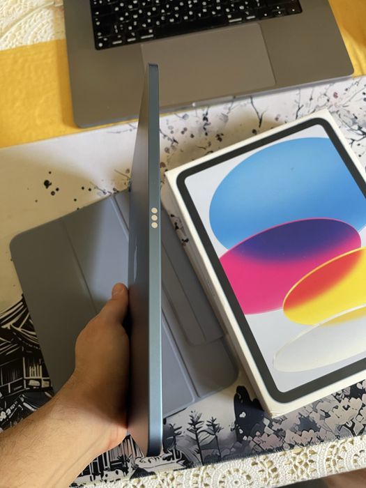 Продам iPad 11, 2025, A16 НА ГАРАНТИИ