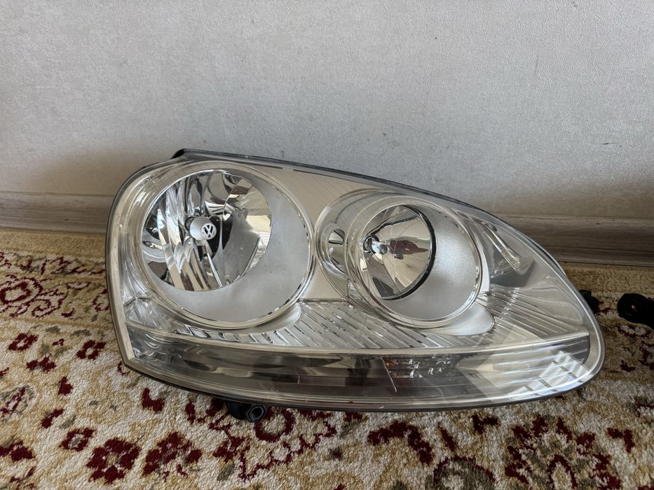 Передние фары VW GOLF 5 HELLA