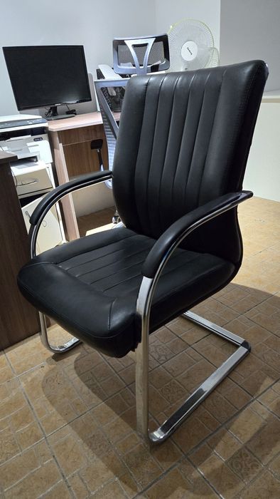 Продам офисные кресла