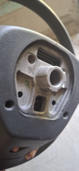 Продам рул от малибу 1 подходит и для кобалта.состояние хорошое фото