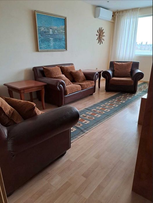 Дава се под наем Тристаен апартамент в Варна, Център - 90 кв.м за 618.12 € - Снимка #1