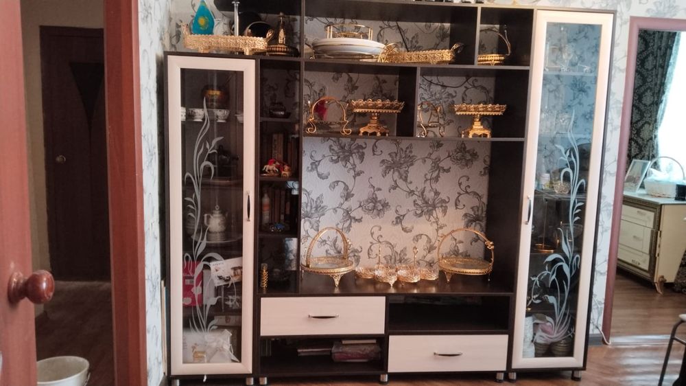 Стенка для Зала ,шкаф