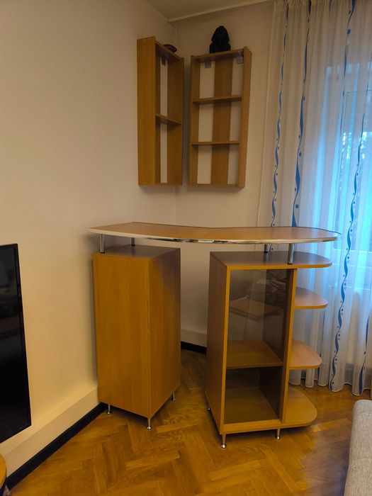 Mobilier bar de colț, realizat la comandă. Ideal pentru living, apartament, casă de vacanță, pensiune sau birou.
