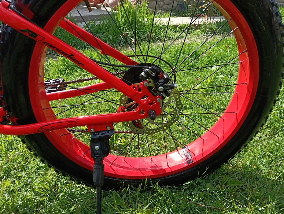 Vând bicicleta  Bicicletă FatBike Fulger by Caraiman, roți 20 inch, cauciucuri groase, frâne pe disc, roșie