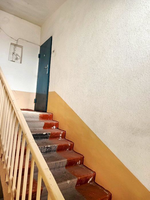 Продаётся квартира 2-ух комнатная без ремонта!