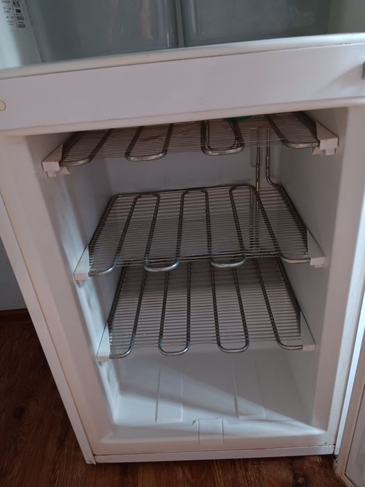 Холодильник двухкамерный Whirpool.