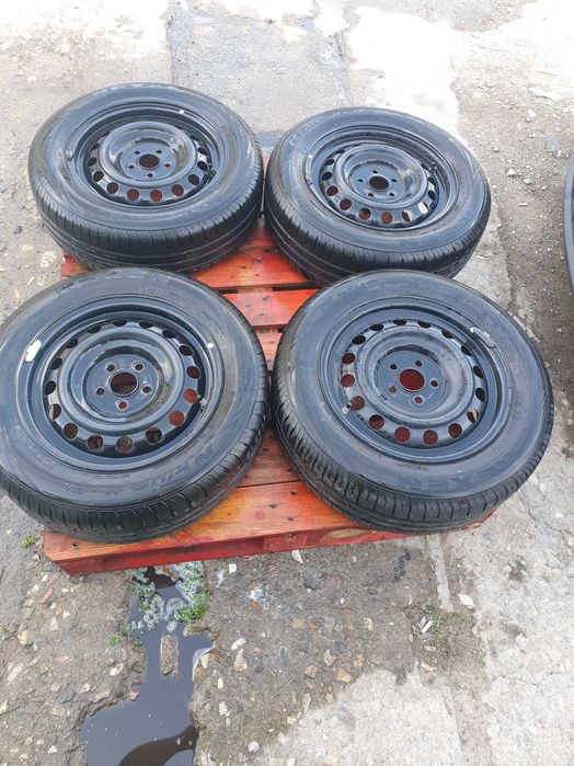 Гуми с джанти тойота ярис 2023 185/65/15