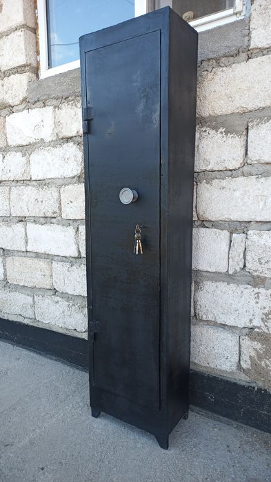 Металлический шкаф