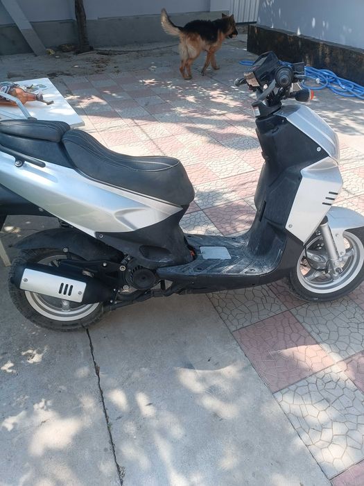 Скутер Daelim 50 кубовый