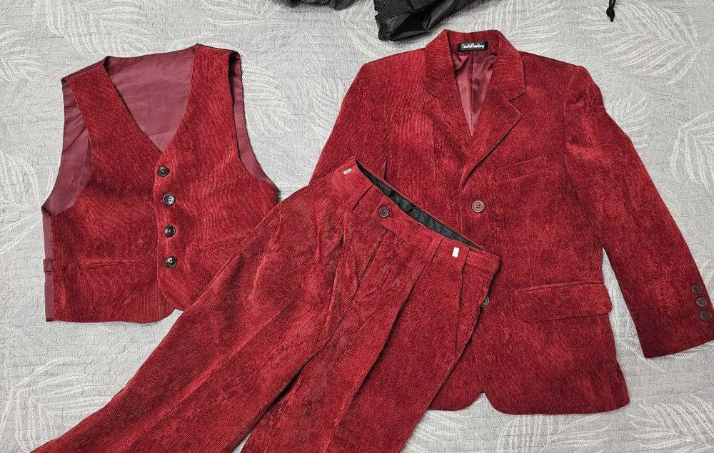 Тройка костюм на рост 120-125см на возраст 6-7 лет