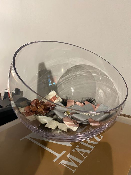 Круглую вазу, продаю.