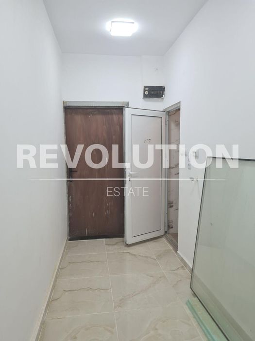 Продава се Едностаен апартамент в Пловдив, Тракия - 36 кв.м за 1945 €/кв.м - Снимка #2