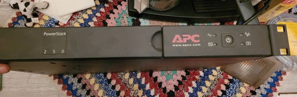 UPS - sursa de alimentare tip UPS
APC PowerStack 2501