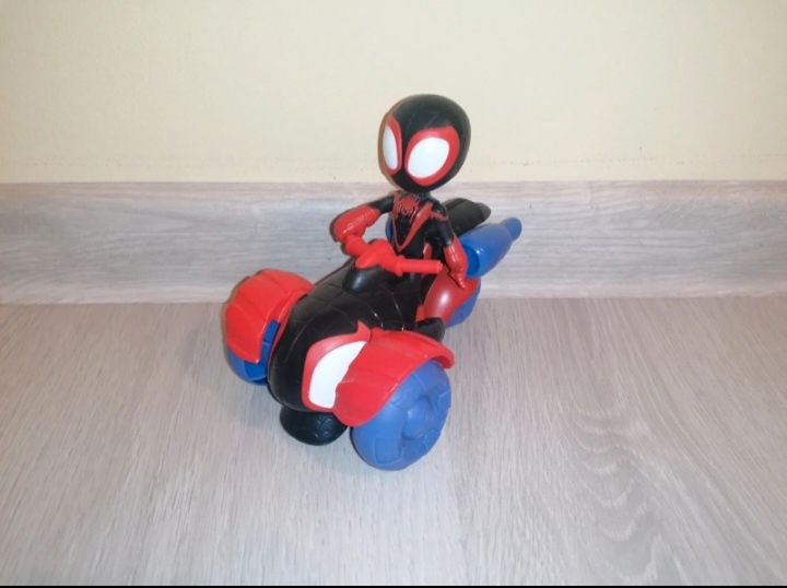 Mașini și figurine Spidey