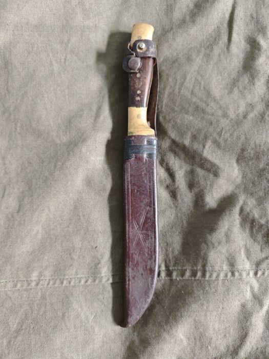 Продавам Многофункционален ловен нож с. Буковец + нож на дневалния