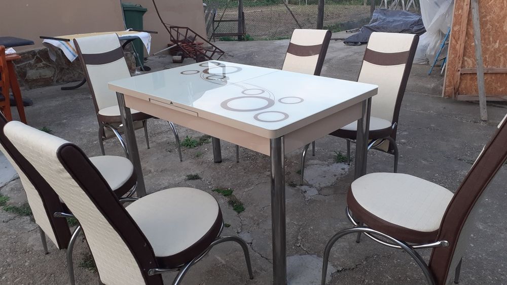 Vând 3 mese cu 4 și 6 scaune