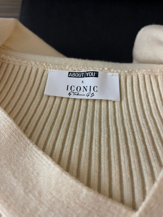 Елегантно дамско костюмче , размер  Sобличано веднъж