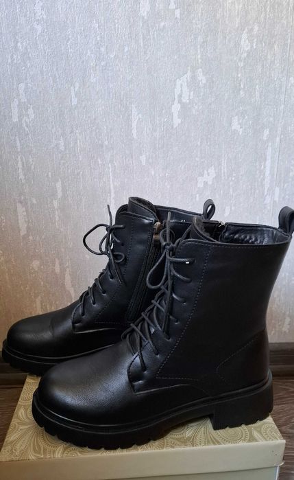 Дамски, зимни, кожени, дебело подплатени боти/ кубинки- размер 41