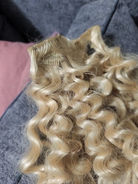 Пряди на заколках