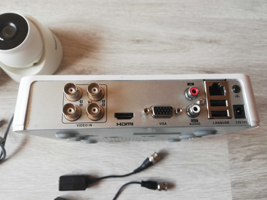 DVR Hikvision  + 4  камери за части или ремонт