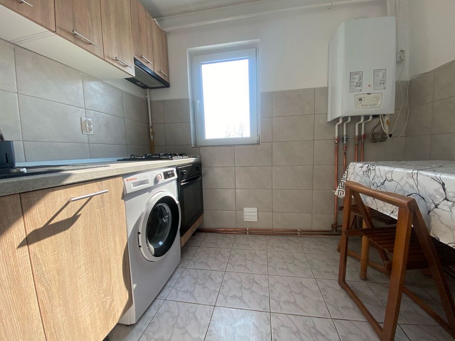 Regim hotelier, zona centrala, vis-a-vis de Merloni