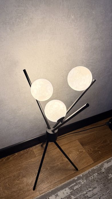 Продам светильник напольный