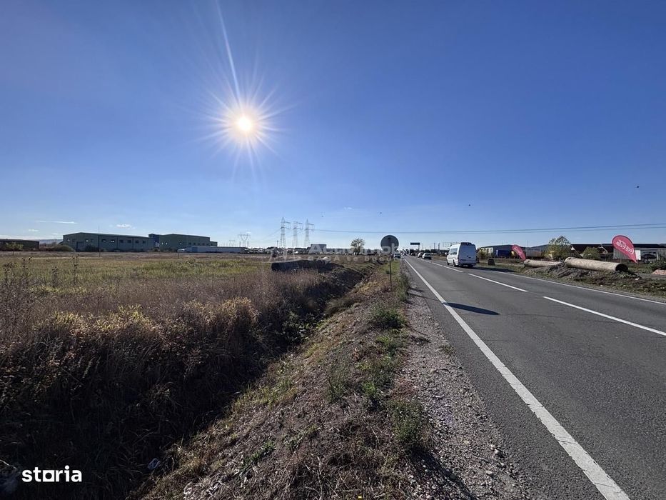 Teren intravilan cu deschidere la E 60 ideal hala depozitare sau produ