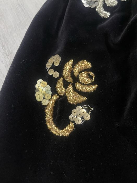 Valnic costum popular cu fir auriu