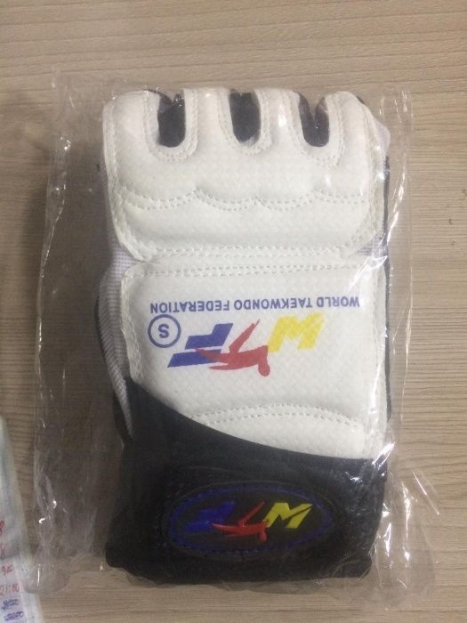 Перчатки для таэквондо (тхэквондо) WTF