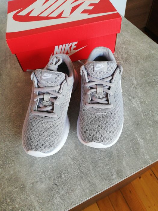 Маратонки Nike tanjin