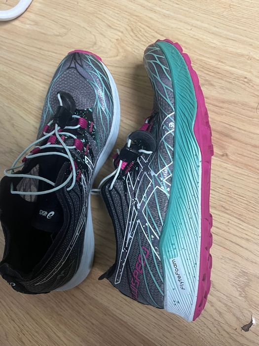 Маратонки Asics за планинско бягане