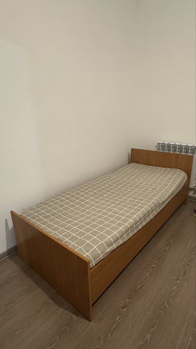 Кровать с матрасом