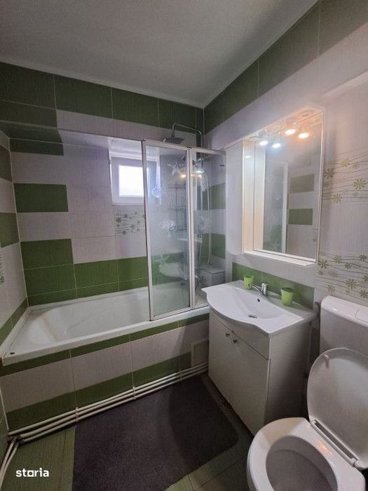 Vanzare- Apartament cu 3 camere, decomandat, etajul 6 din 8 cu lift