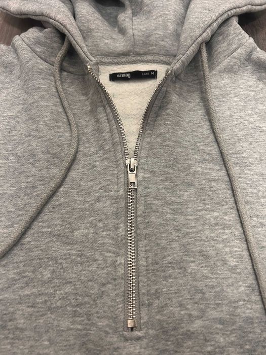 Hanorac gri cu fermoar la gât