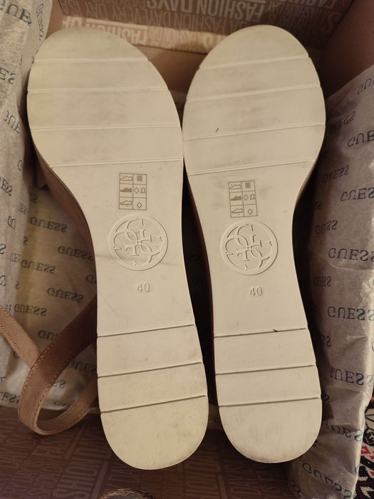 Sandale Guess noi, măsura 40
