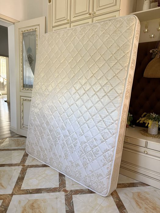 Матрас и кровать в придачу