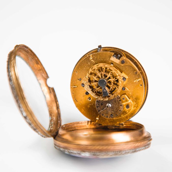 Карманные часы «CABRIER» с живописной эмалью.