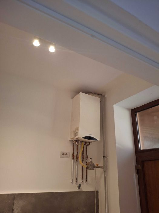 Vand apartament una cameră, direct proprietar, fara comision, situat in Arad, ultracentral, Piata Reconcilierii, parter, pret 51.900 euro negociabil