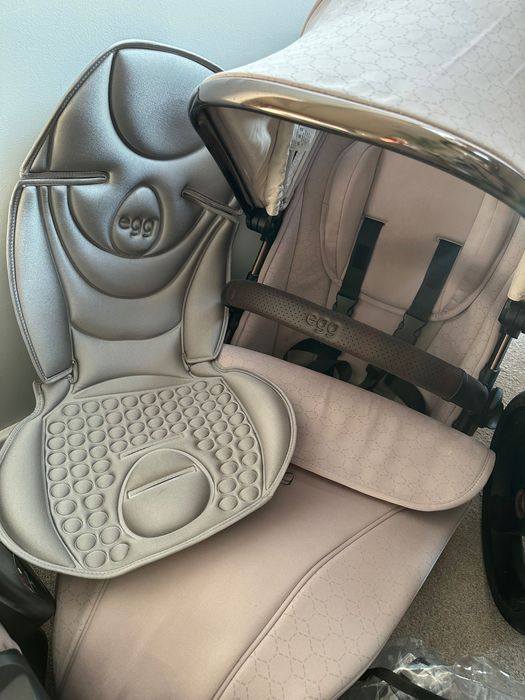 Детска количка Egg2 – пълен комплект, отлично състояние