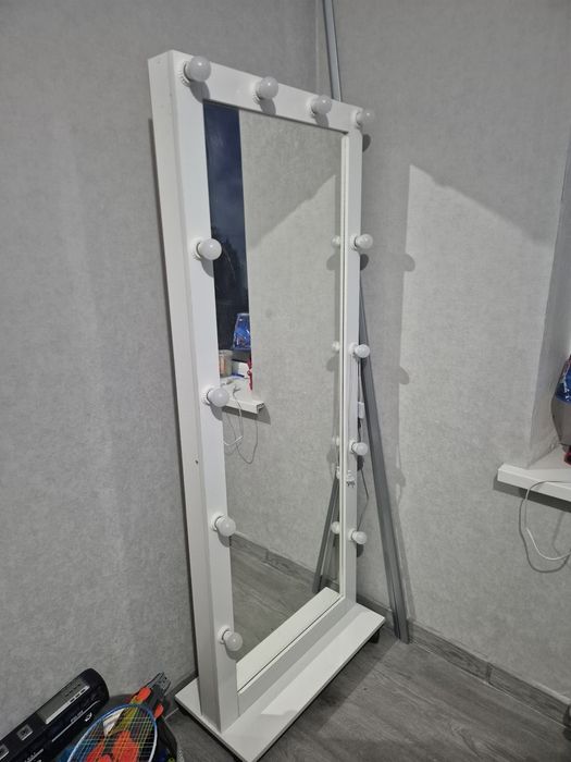 Продам зеркало с подсветкой